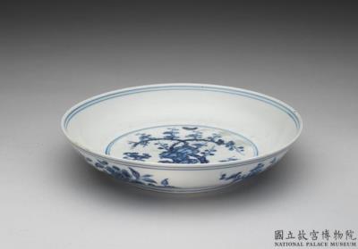 图片[2]-Dish with flowers and pine, bamboo, and plum in underglaze blue, Ming dynasty (1368-1644)-China Archive